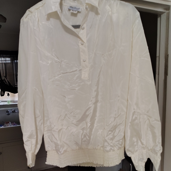 Elegant White Blouse - Picture 2 of 7